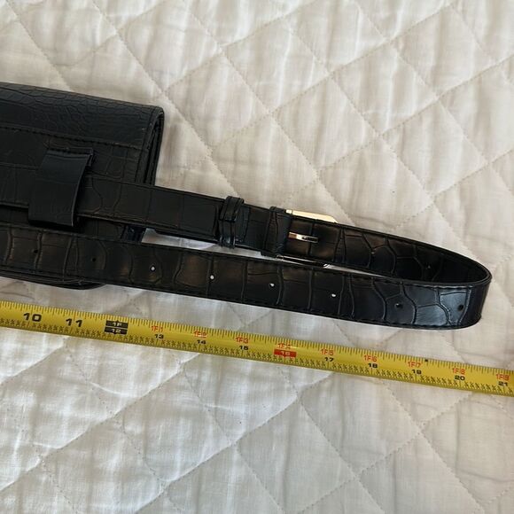 NWOT Women's Mini Waist Belt Bag/Fanny Pack in Black Crocodile Pattern - Picture 12 of 12